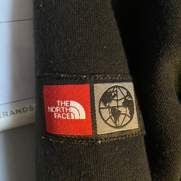 The North Face Black Hoodie - Picture 4 of 4